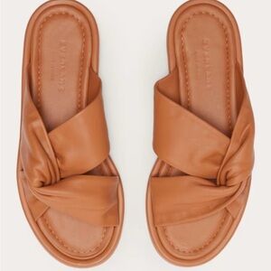 NWT Everlane The Day Twist Sandal in Desert Tan leather flat slide sandal tan 8